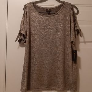 JM Collection NWT Cold Shoulder Top